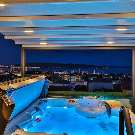 Sky, Luxury Apartment With Sea-View And Jacuzzi Kastela Exterior photo