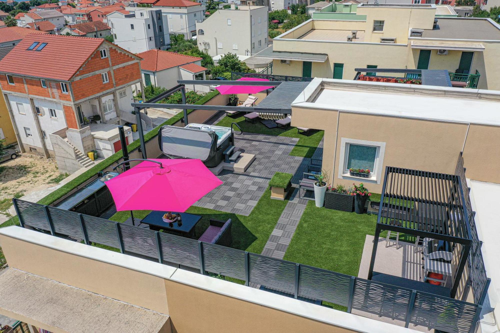 Apartment Sky, Luxury With Sea-view And Jacuzzi Kastela