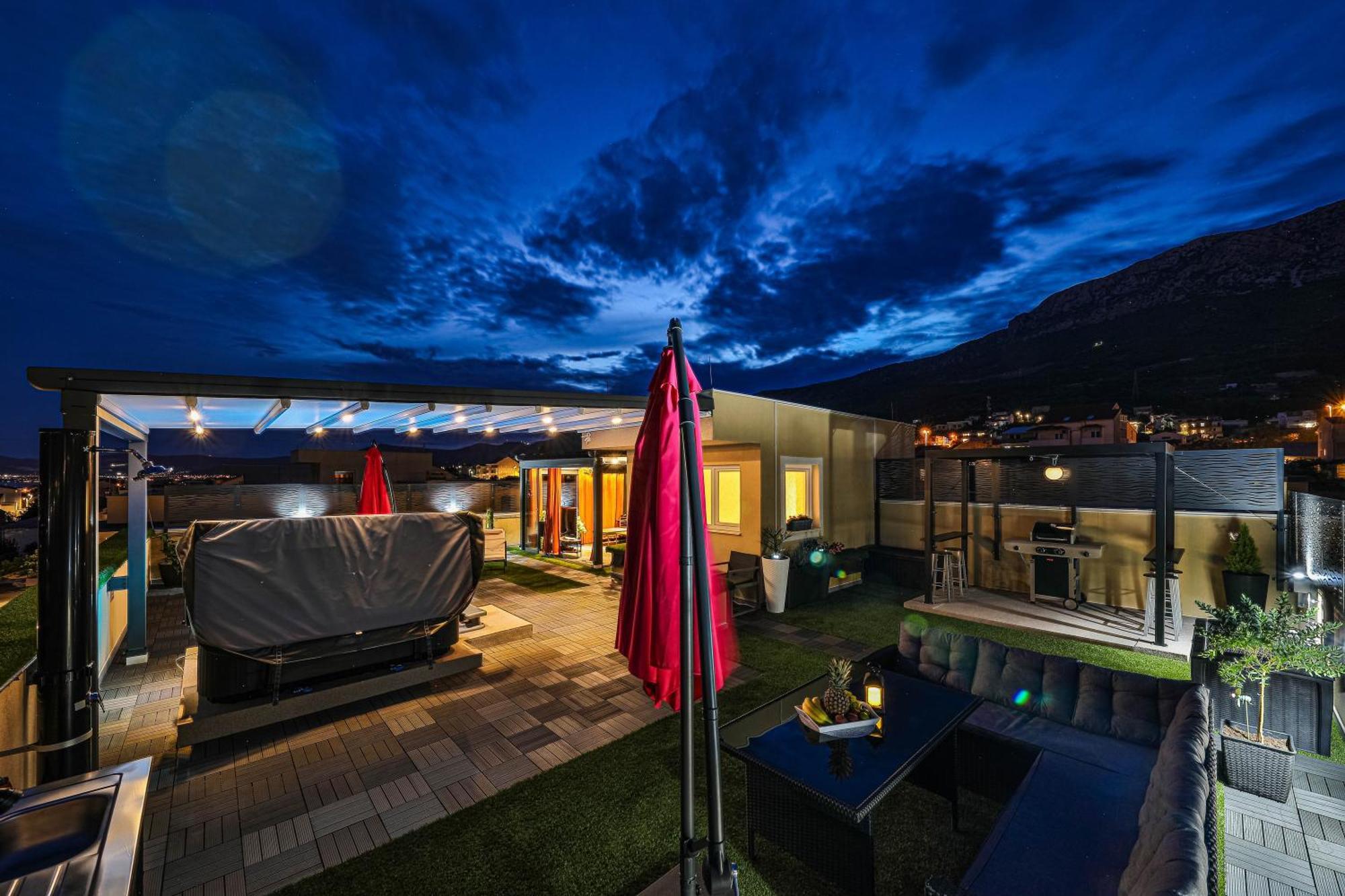Sky, Luxury With Sea-view And Jacuzzi Kastela