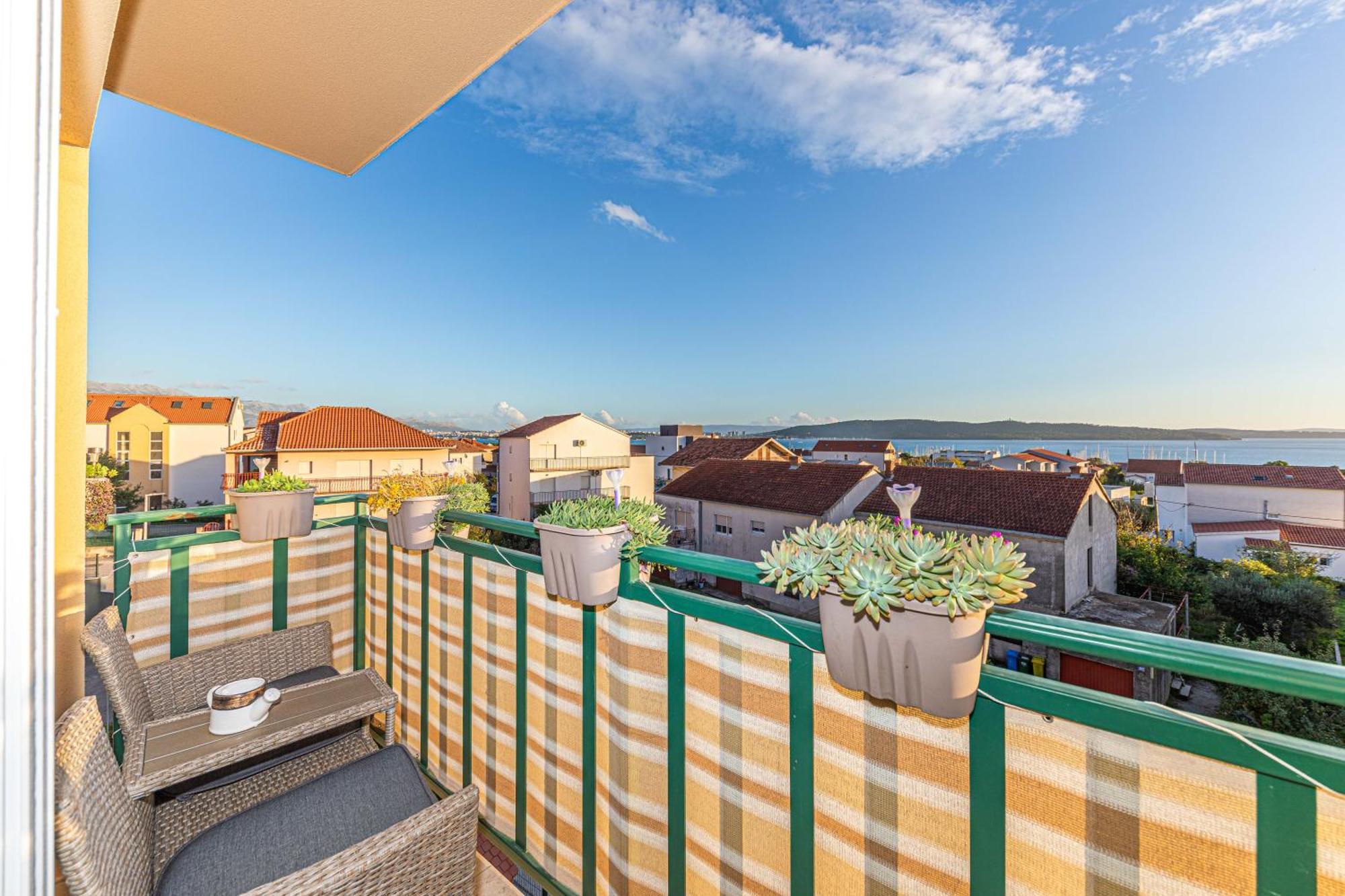 Sky, Luxury With Sea-view And Jacuzzi Apartment
