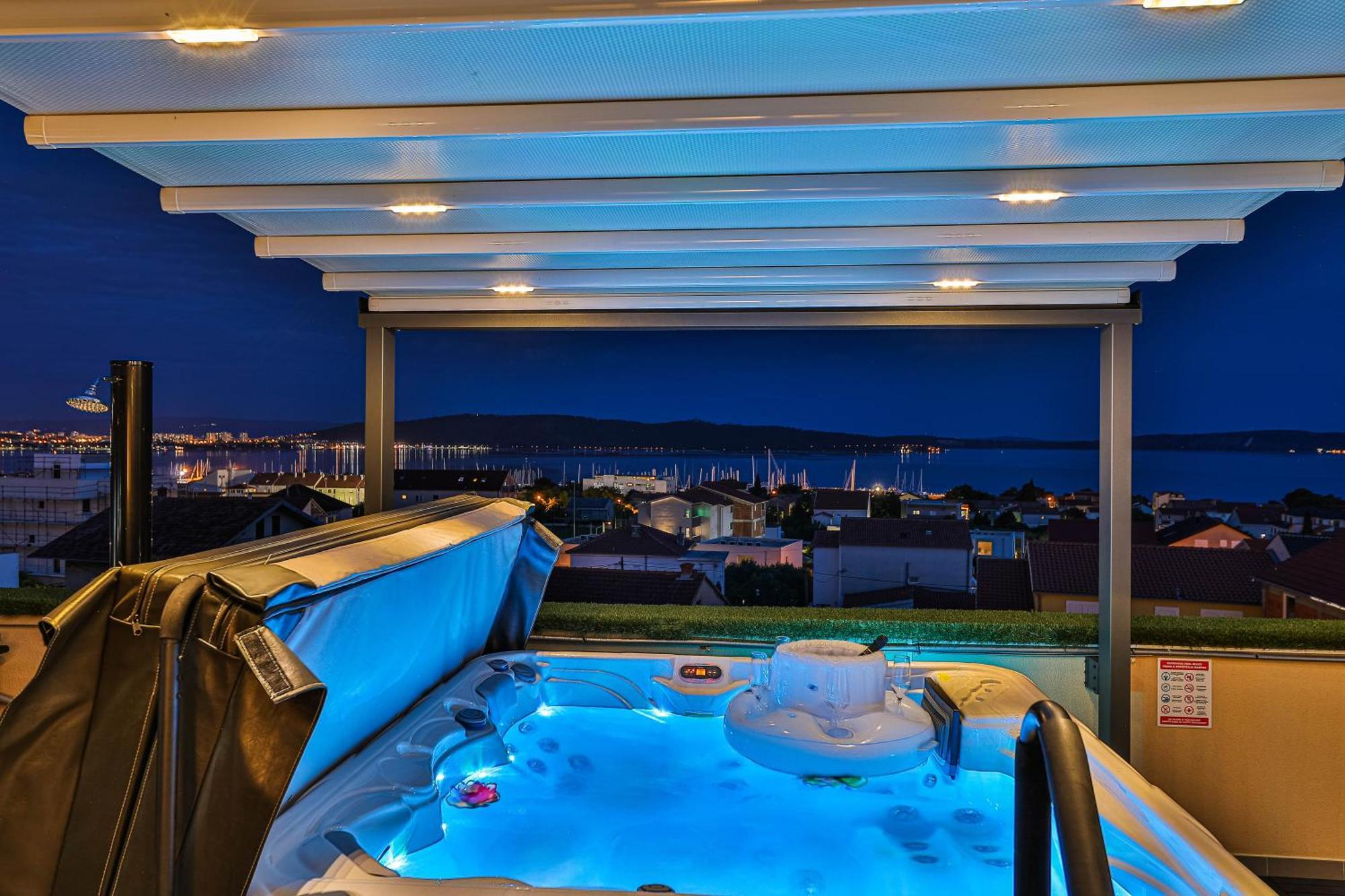 Sky, Luxury With Sea-view And Jacuzzi Kastela