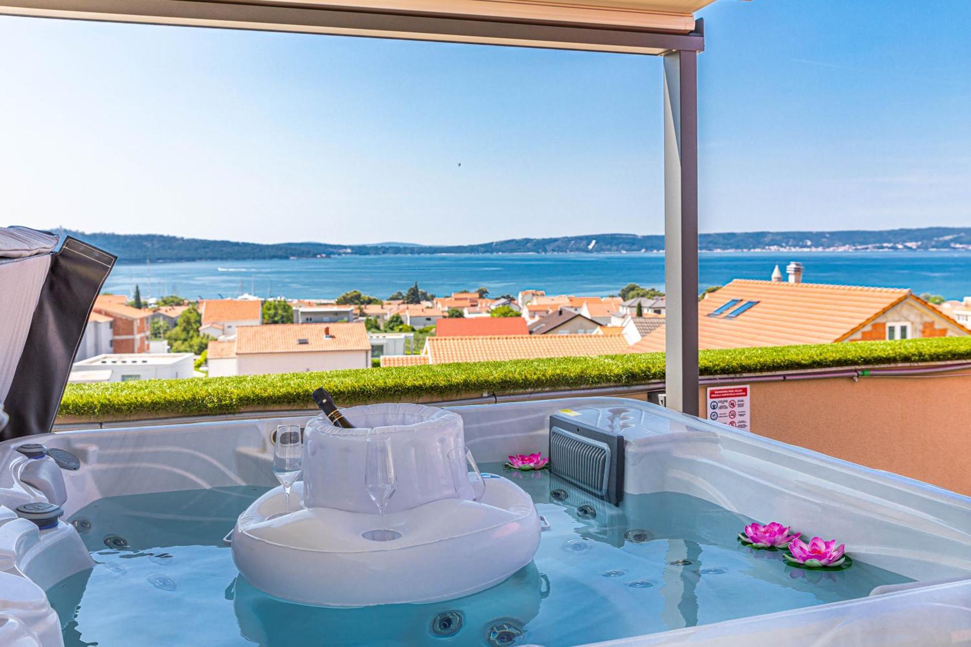 Sky, Luxury With Sea-view And Jacuzzi Kastela